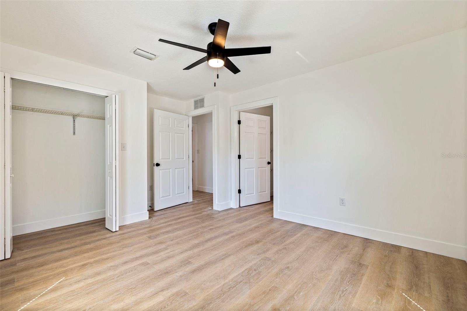 Listing photo id 19 for 3738 18th Terrace S