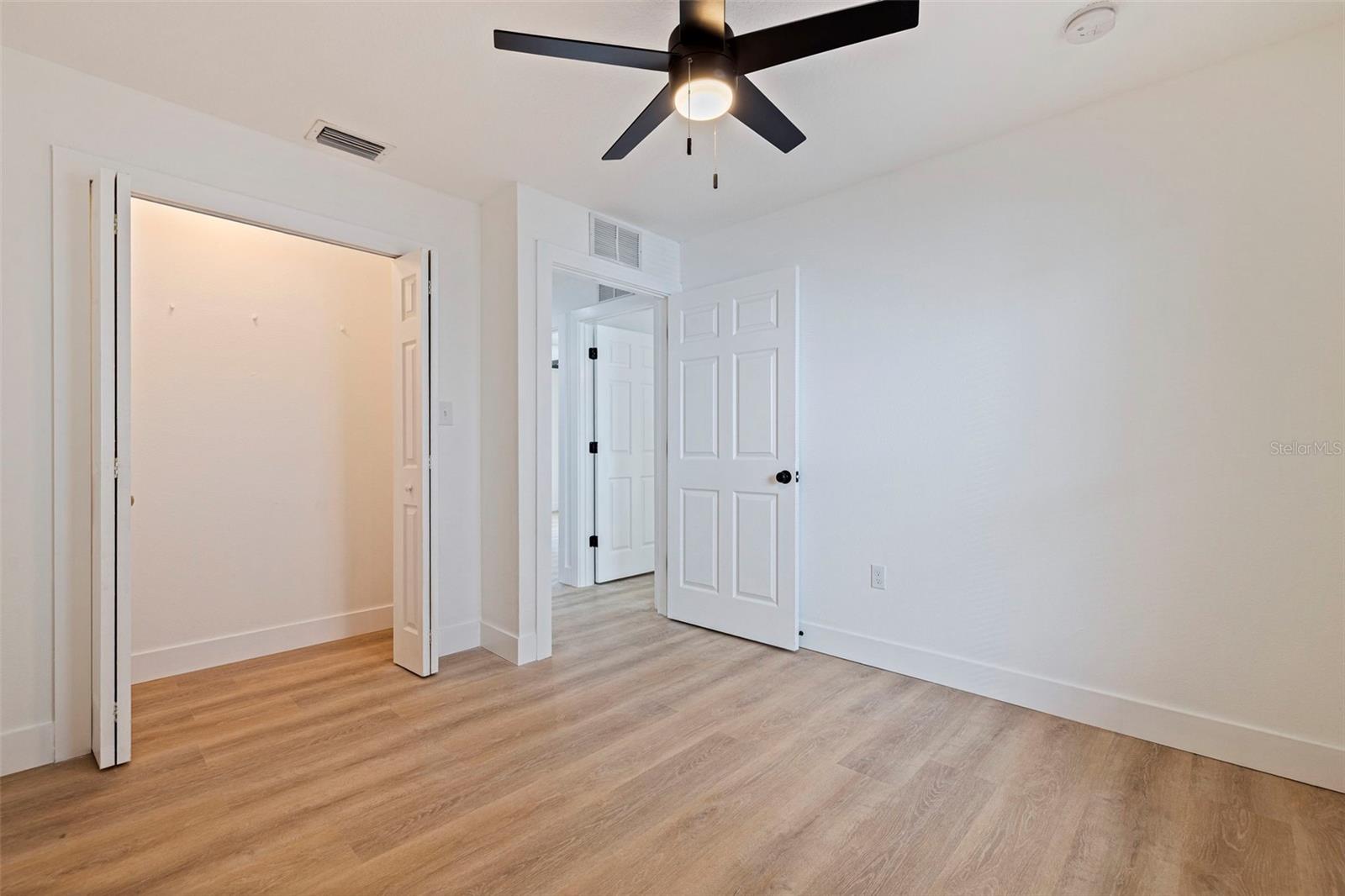 Listing photo id 25 for 3738 18th Terrace S