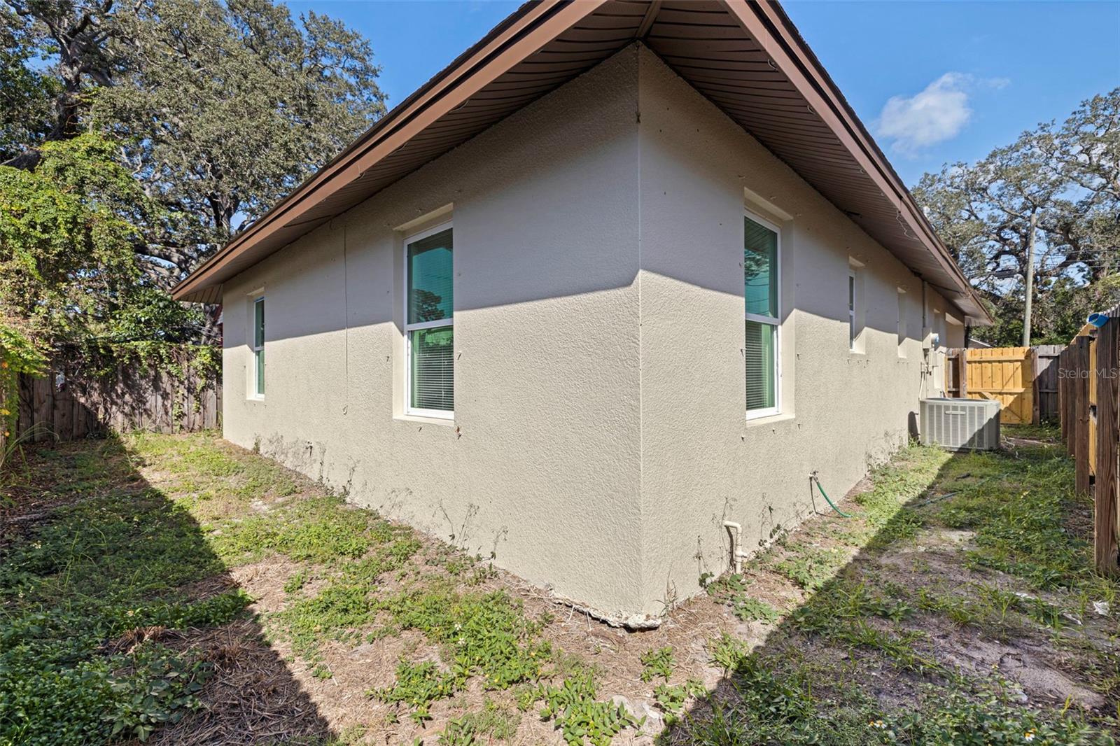 Listing photo id 28 for 3738 18th Terrace S