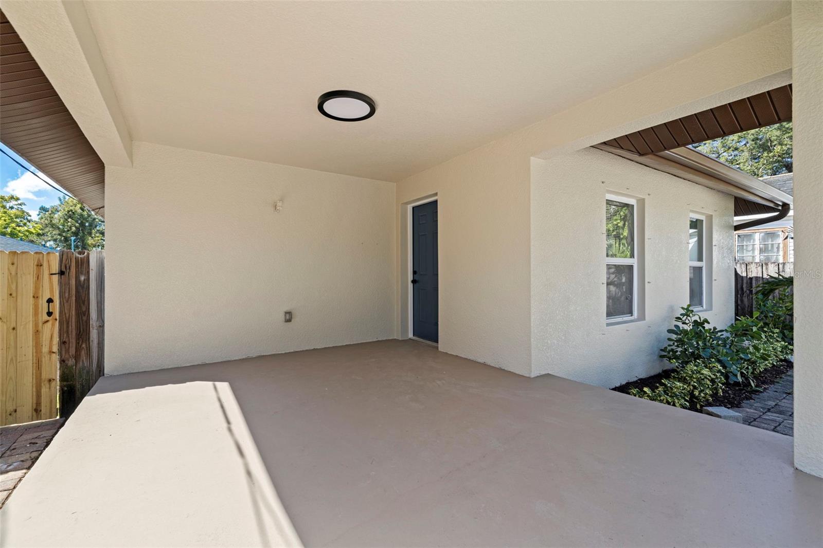 Listing photo id 2 for 3738 18th Terrace S