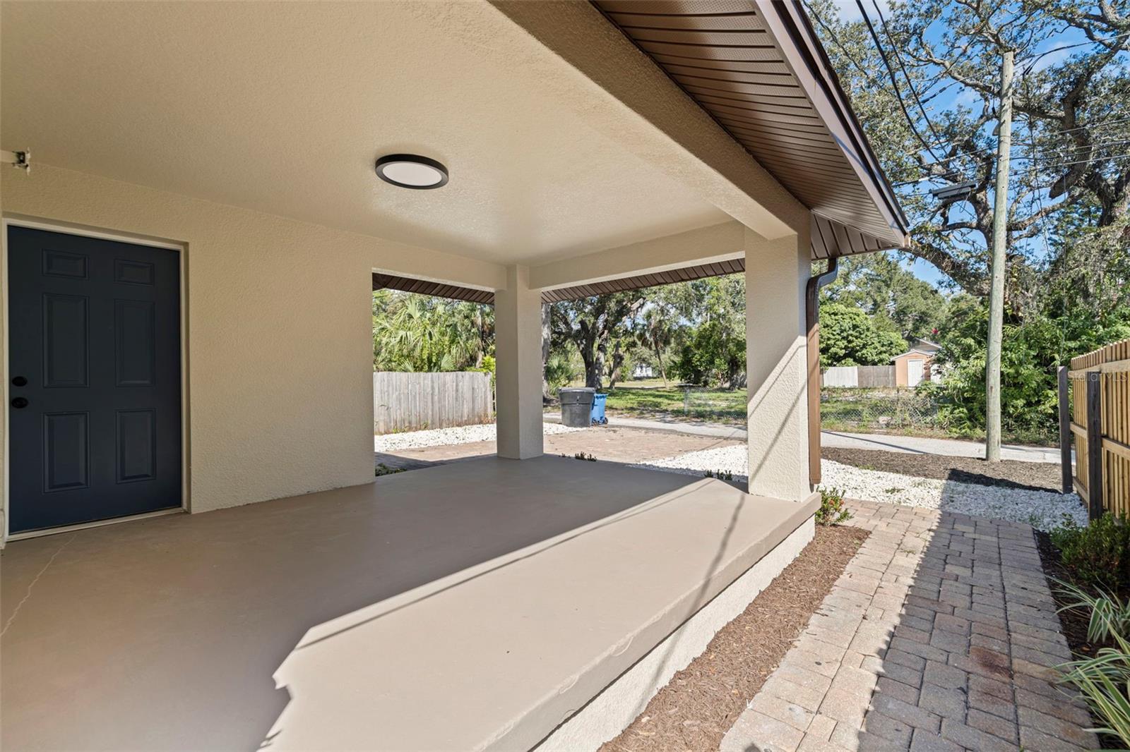 Listing photo id 3 for 3738 18th Terrace S