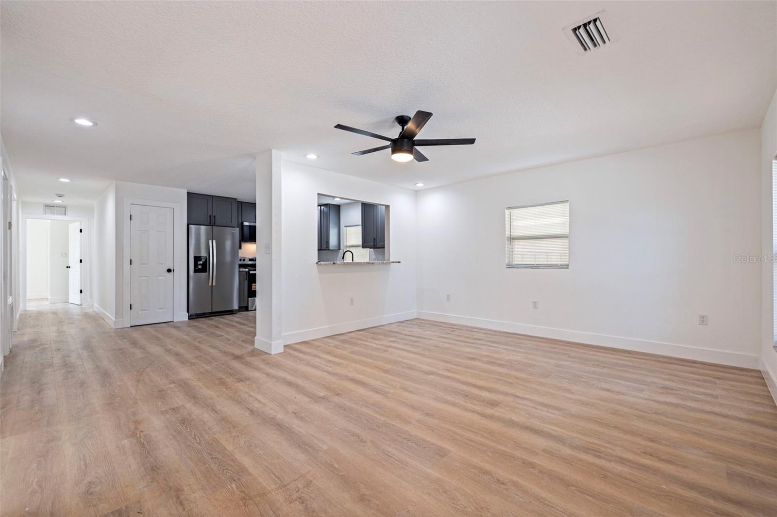 Listing photo id 4 for 3738 18th Terrace S