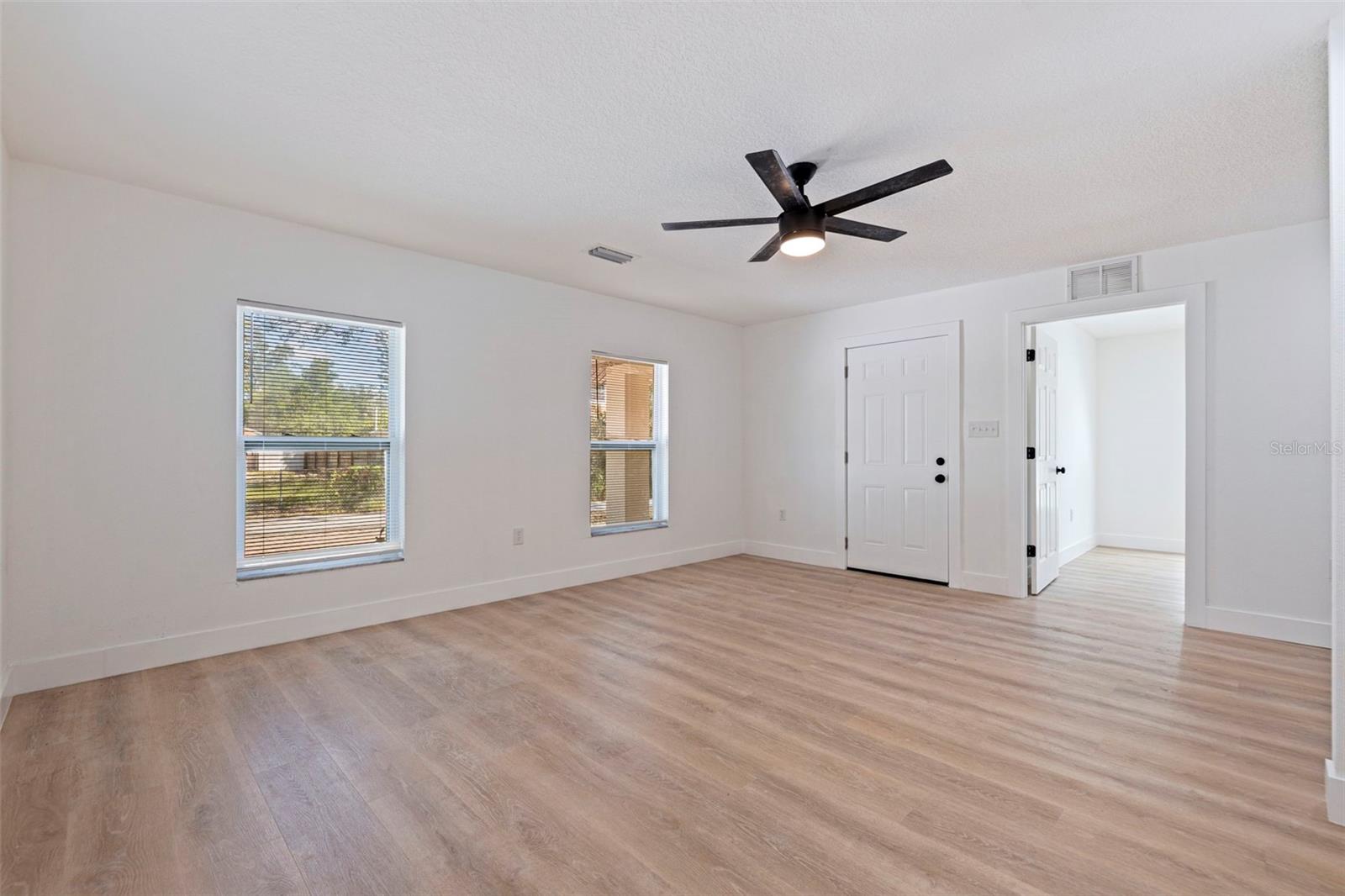 Listing photo id 7 for 3738 18th Terrace S