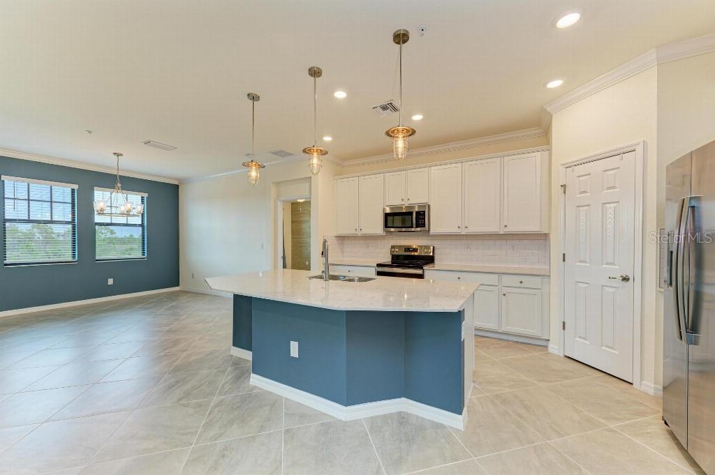 Image 10 of 42 For 10043 Crooked Creek Drive 202