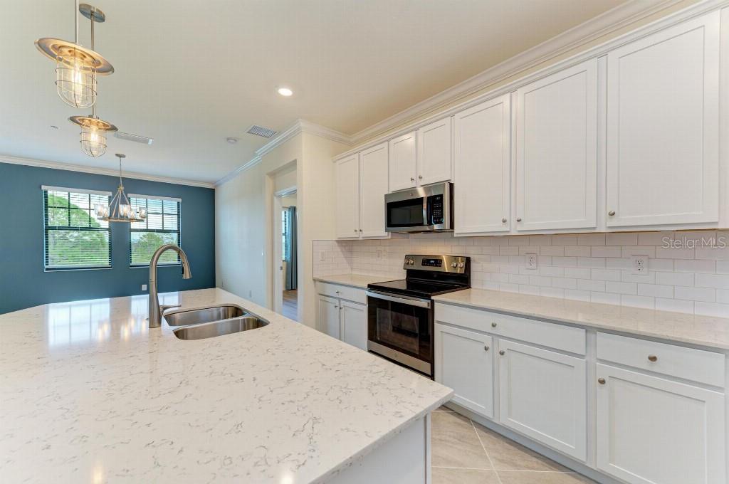 Image 11 of 42 For 10043 Crooked Creek Drive 202