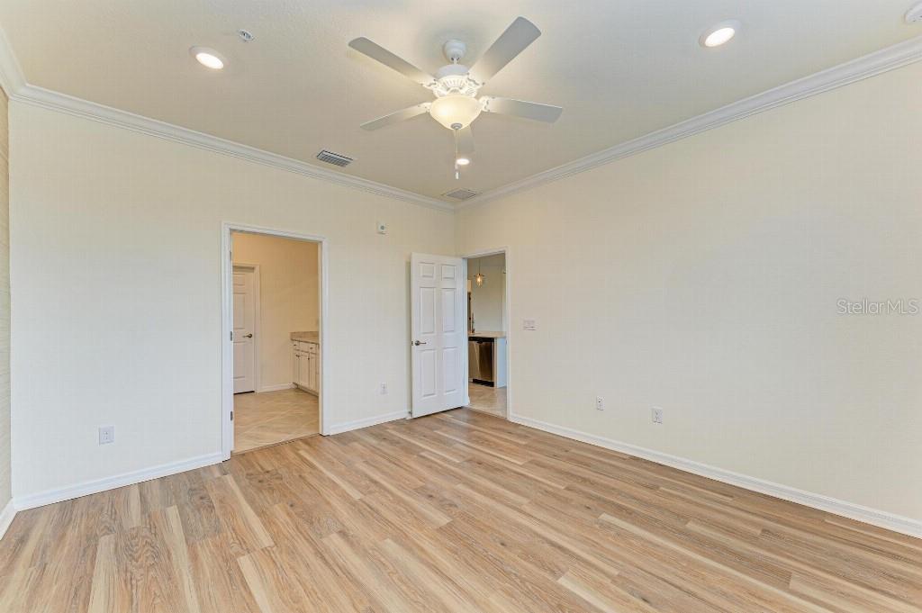 Image 18 of 42 For 10043 Crooked Creek Drive 202