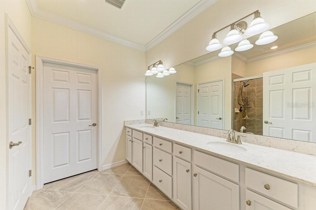 Image 19 of 42 For 10043 Crooked Creek Drive 202