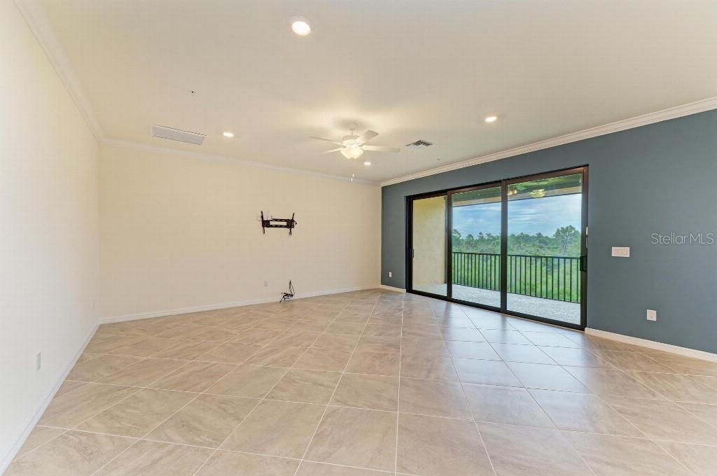 Image 5 of 42 For 10043 Crooked Creek Drive 202