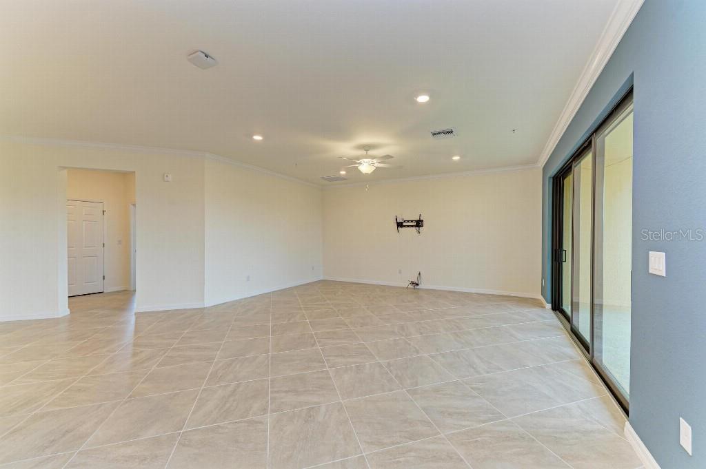 Image 6 of 42 For 10043 Crooked Creek Drive 202