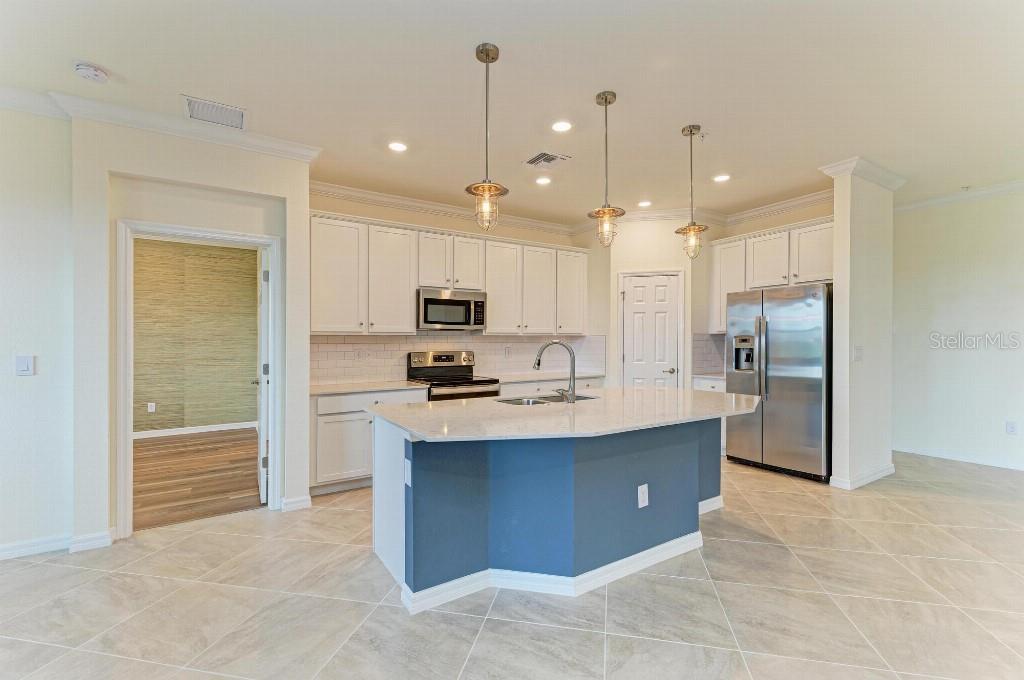 Image 9 of 42 For 10043 Crooked Creek Drive 202