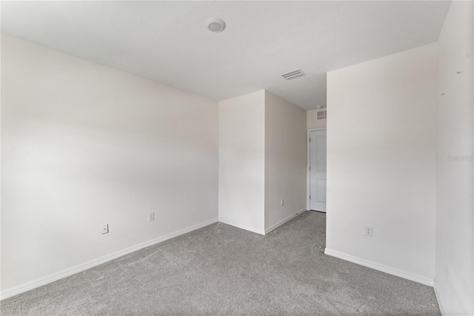 Image 14 of 19 For 33066 Major Oak Drive