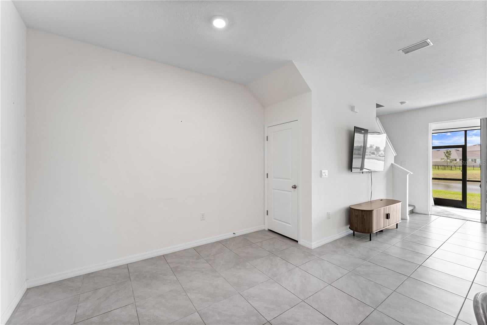 Image 4 of 19 For 33066 Major Oak Drive