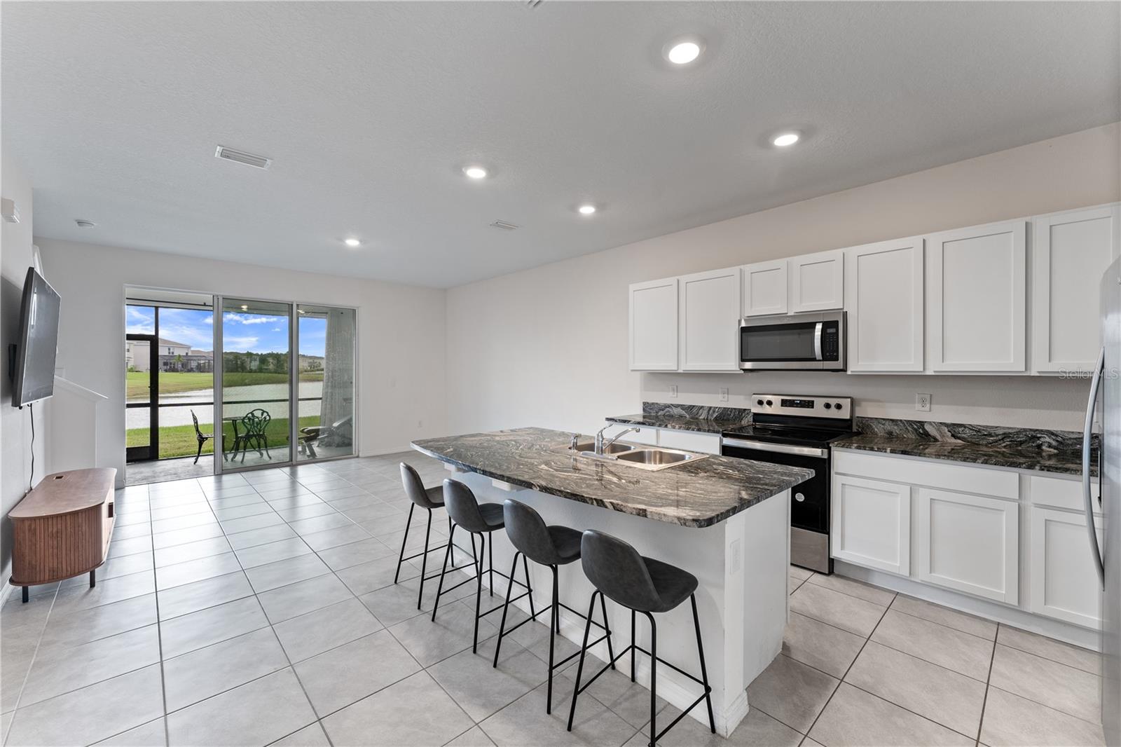 Image 9 of 19 For 33066 Major Oak Drive