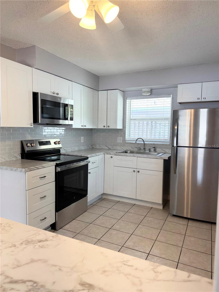 Image 6 of 29 For 813 Lake Palms Drive