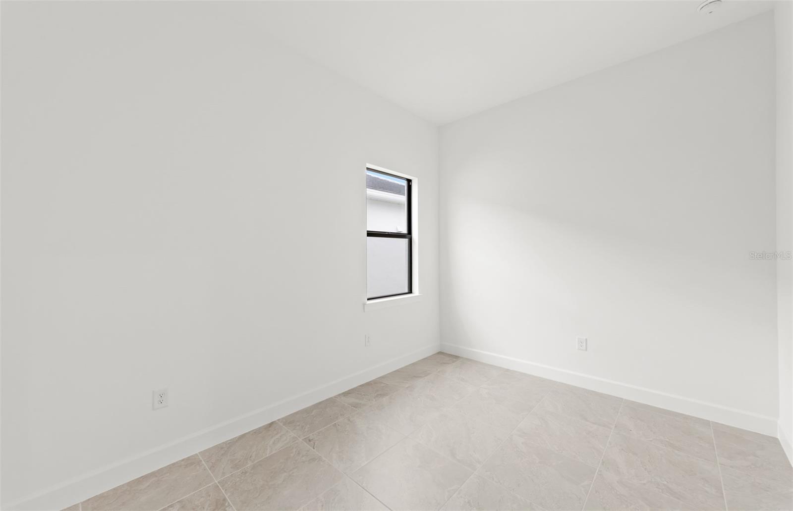 Image 17 of 24 For 19611 Indian Rock Place