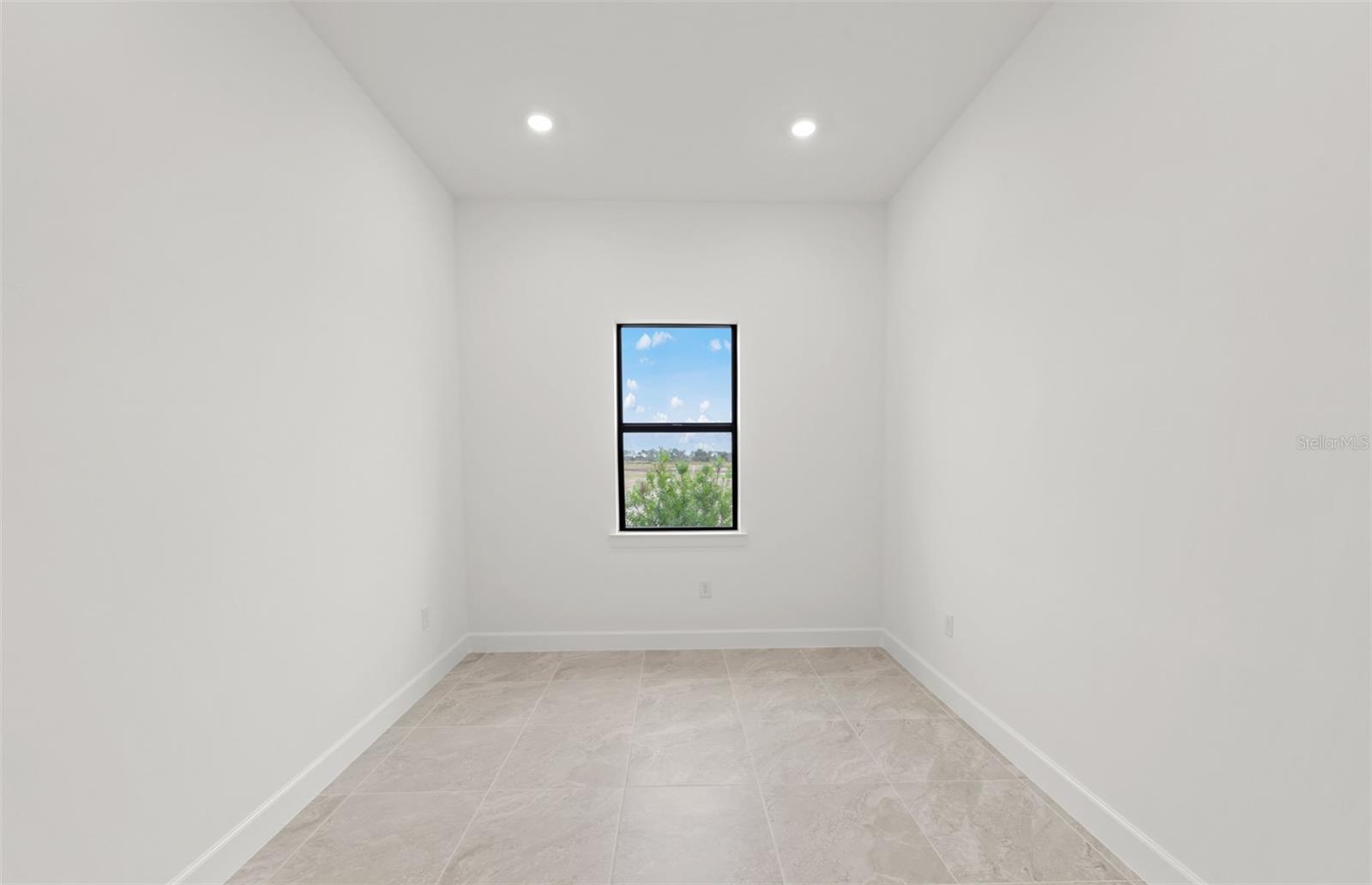 Image 18 of 24 For 19611 Indian Rock Place