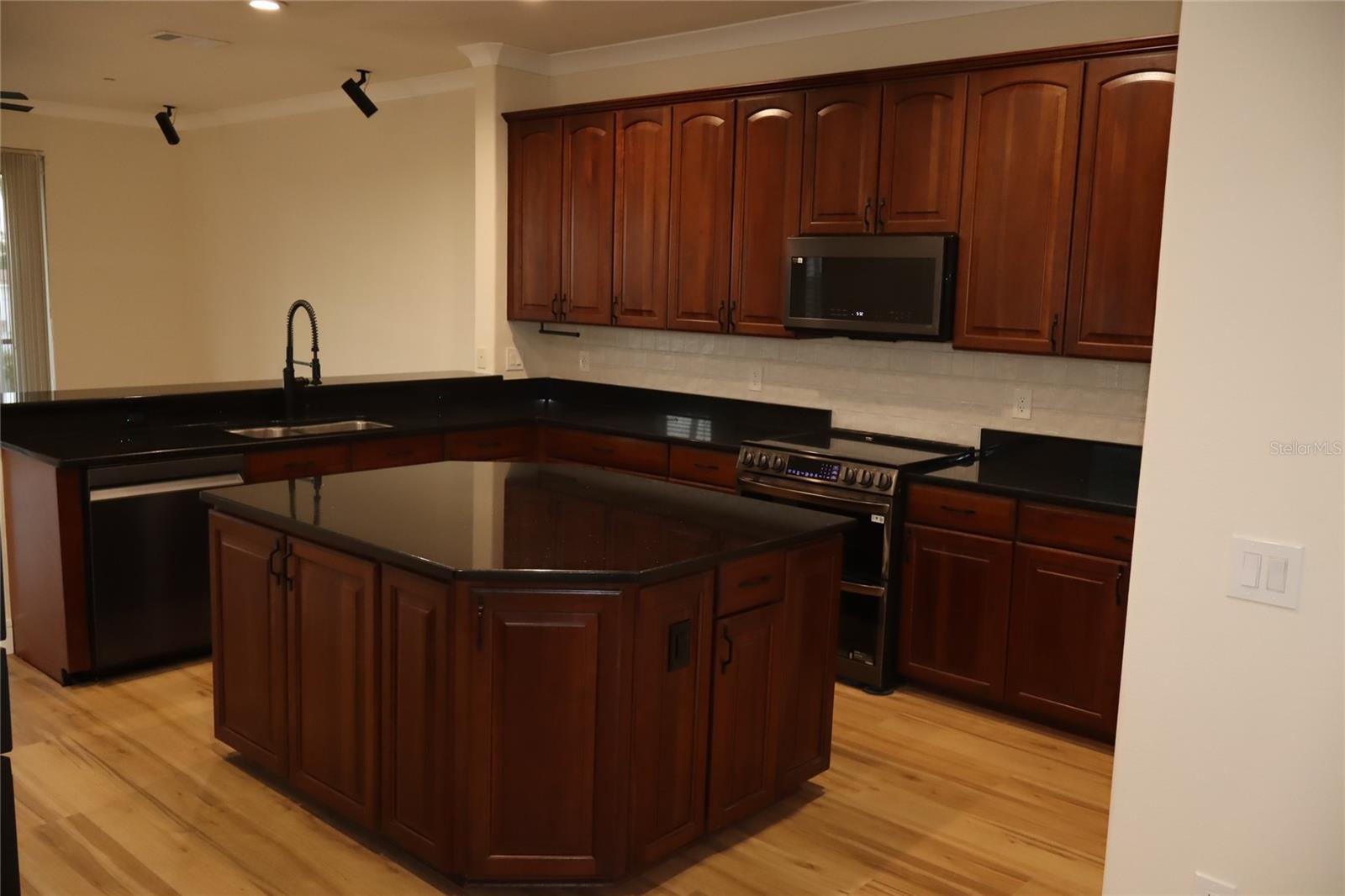 Image 15 of 61 For 1142 Venetian Harbor Drive Ne