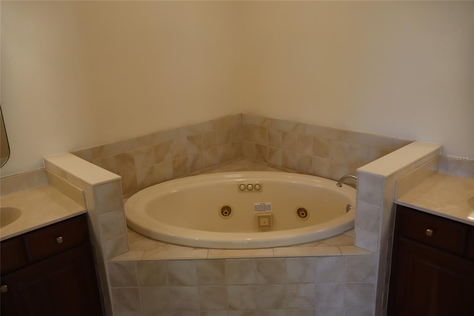 Image 39 of 61 For 1142 Venetian Harbor Drive Ne