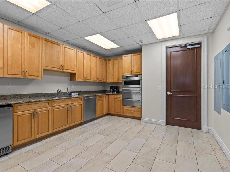 Image 77 of 83 For 331 Cleveland Street 806