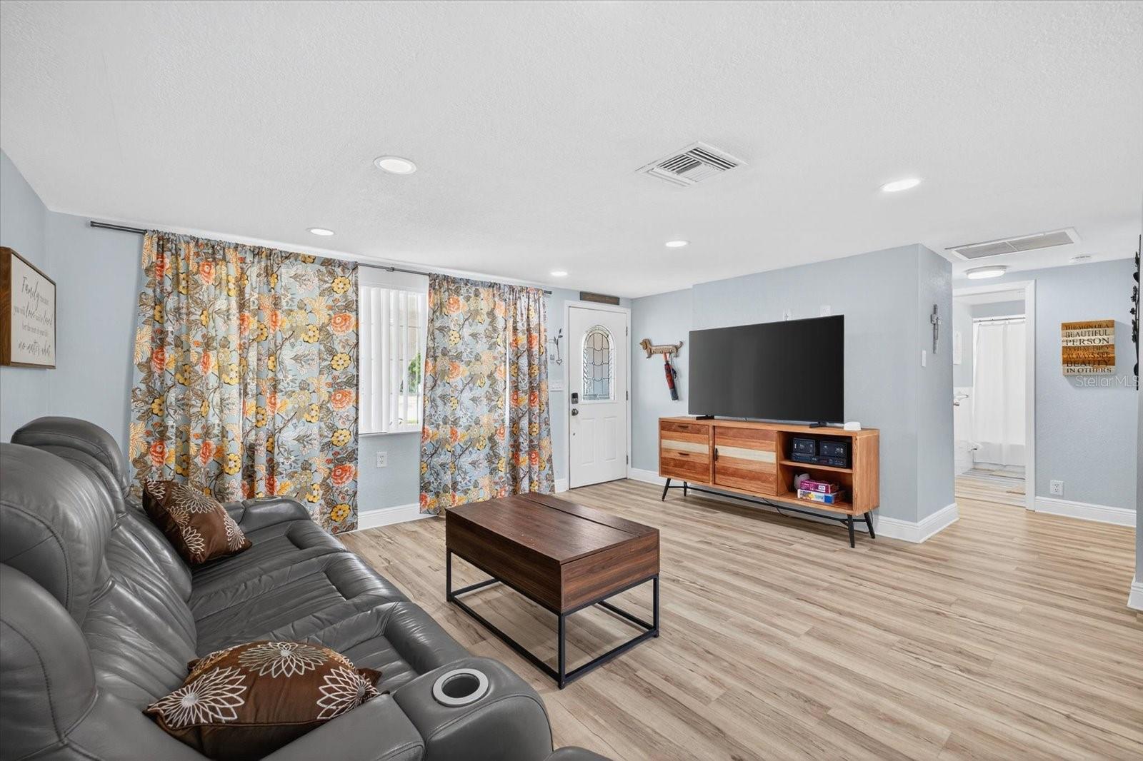 Image 8 of 60 For 5312 Flora Avenue