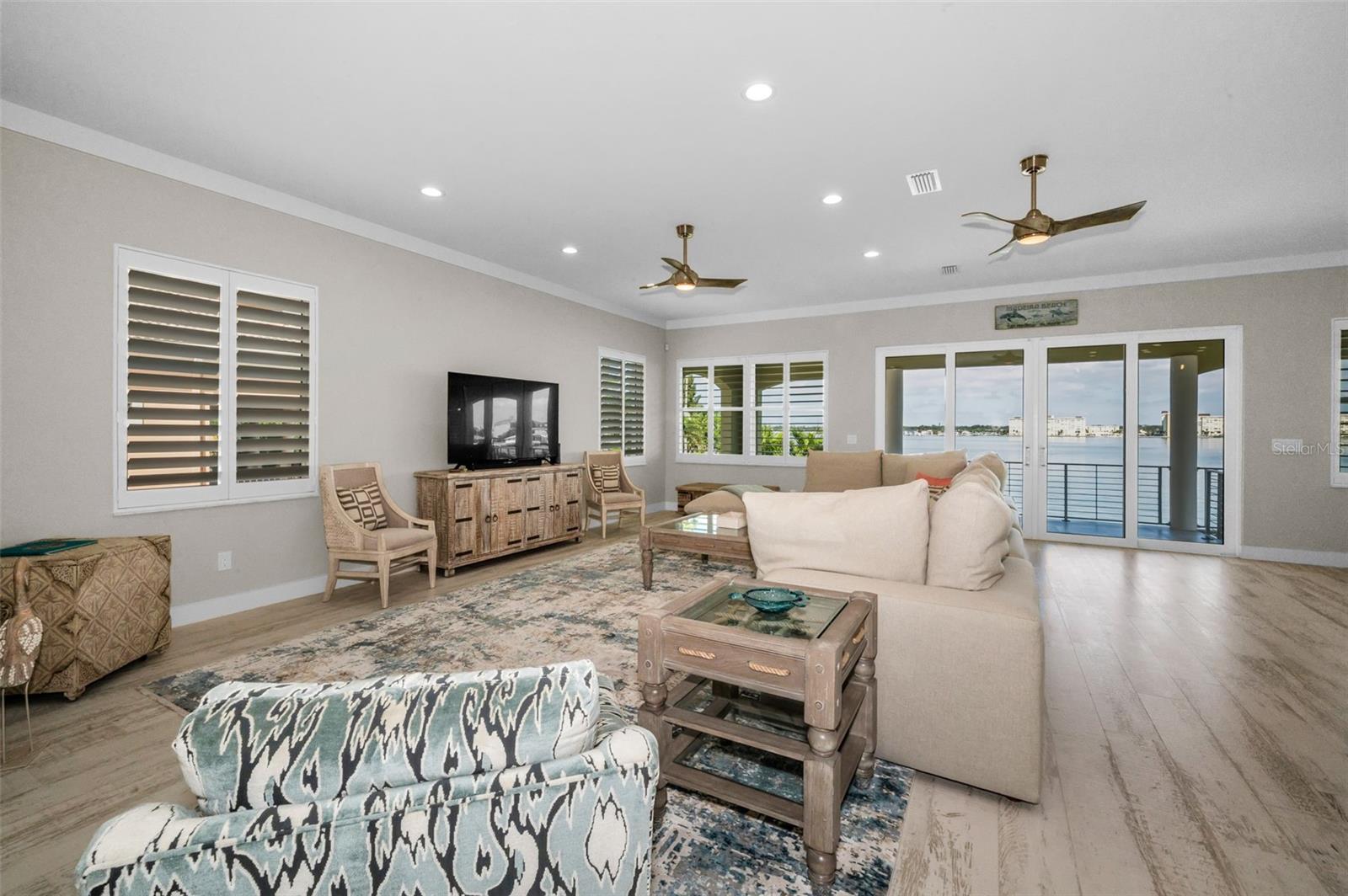 Image 19 of 90 For 15459 2nd Street E