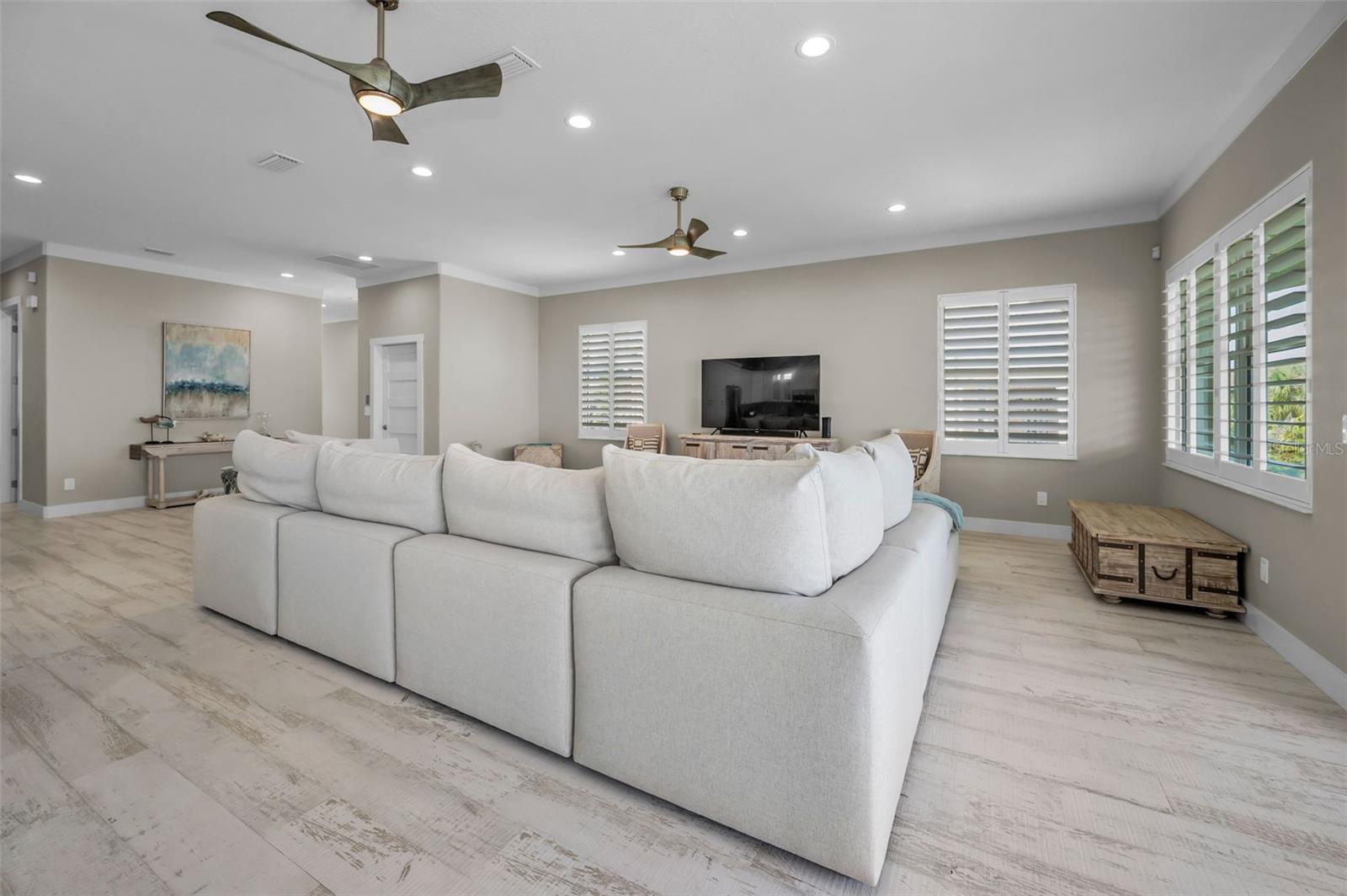 Image 21 of 90 For 15459 2nd Street E