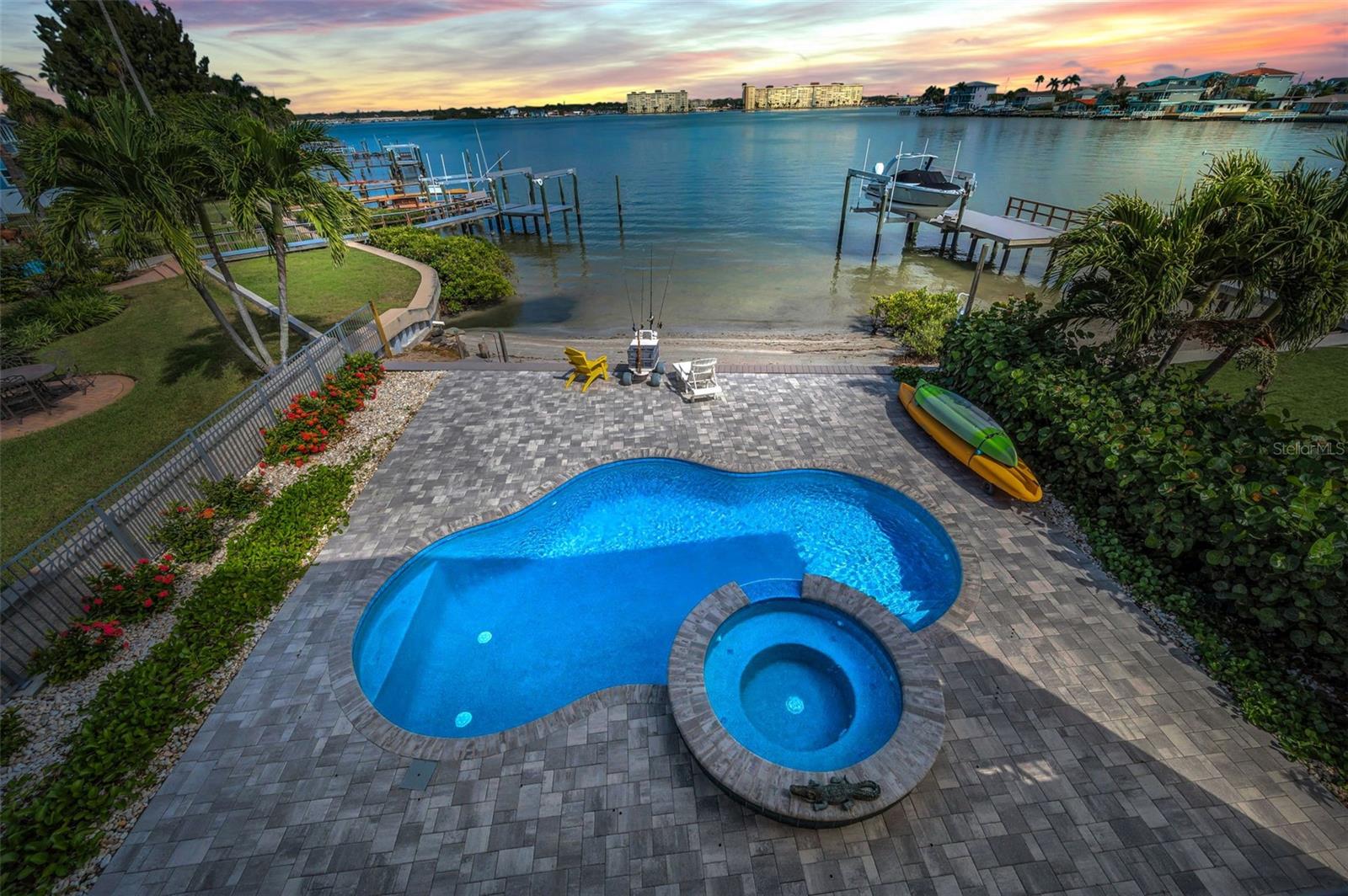 Image 4 of 90 For 15459 2nd Street E