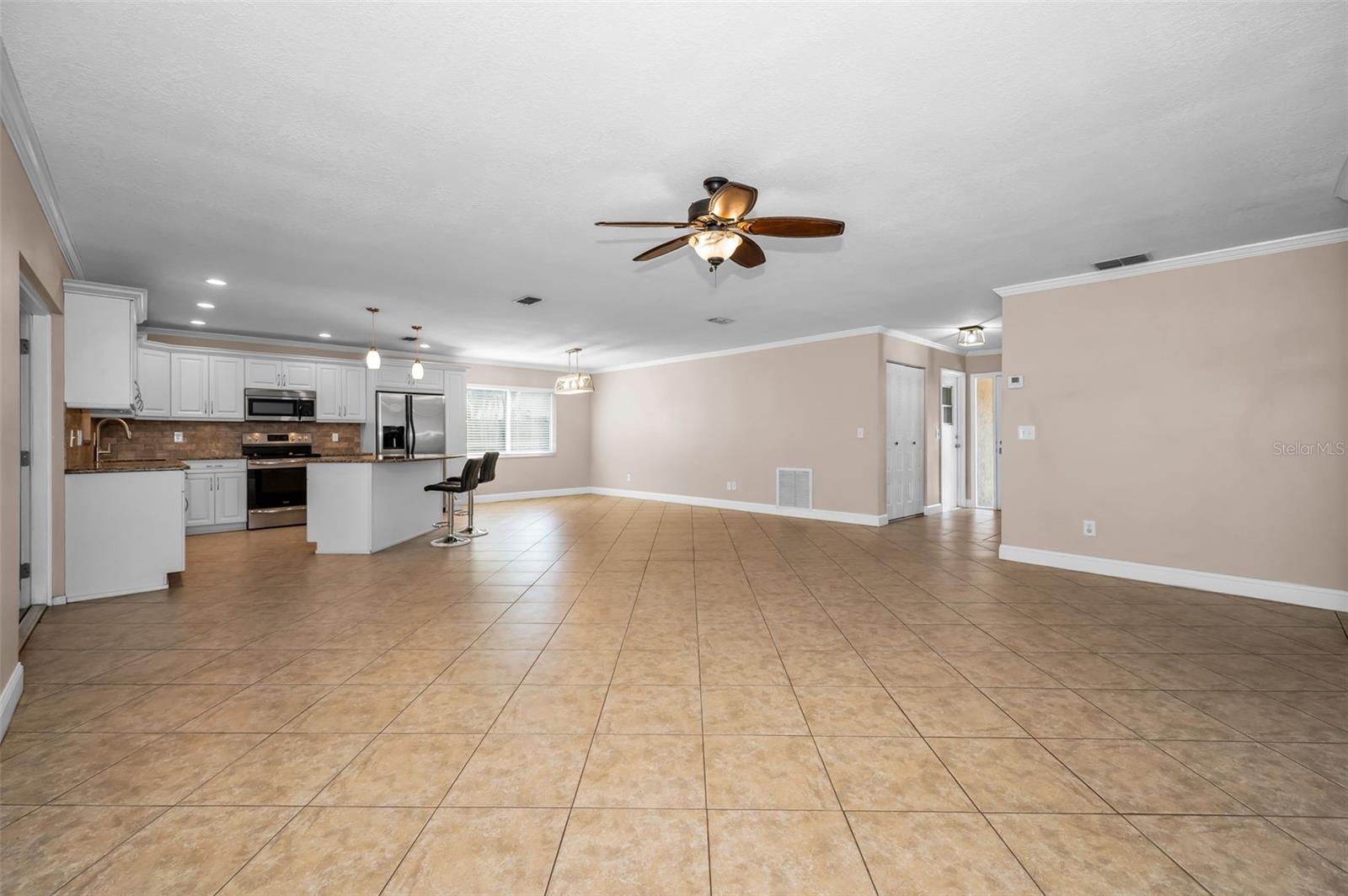 Image 11 of 64 For 2661 Knoll Street E