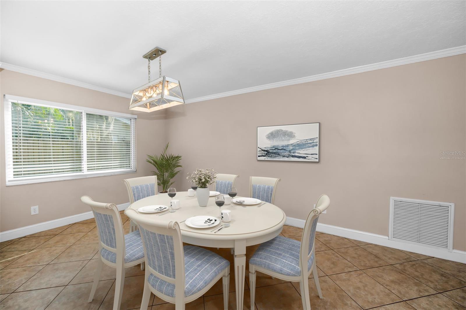 Image 14 of 64 For 2661 Knoll Street E