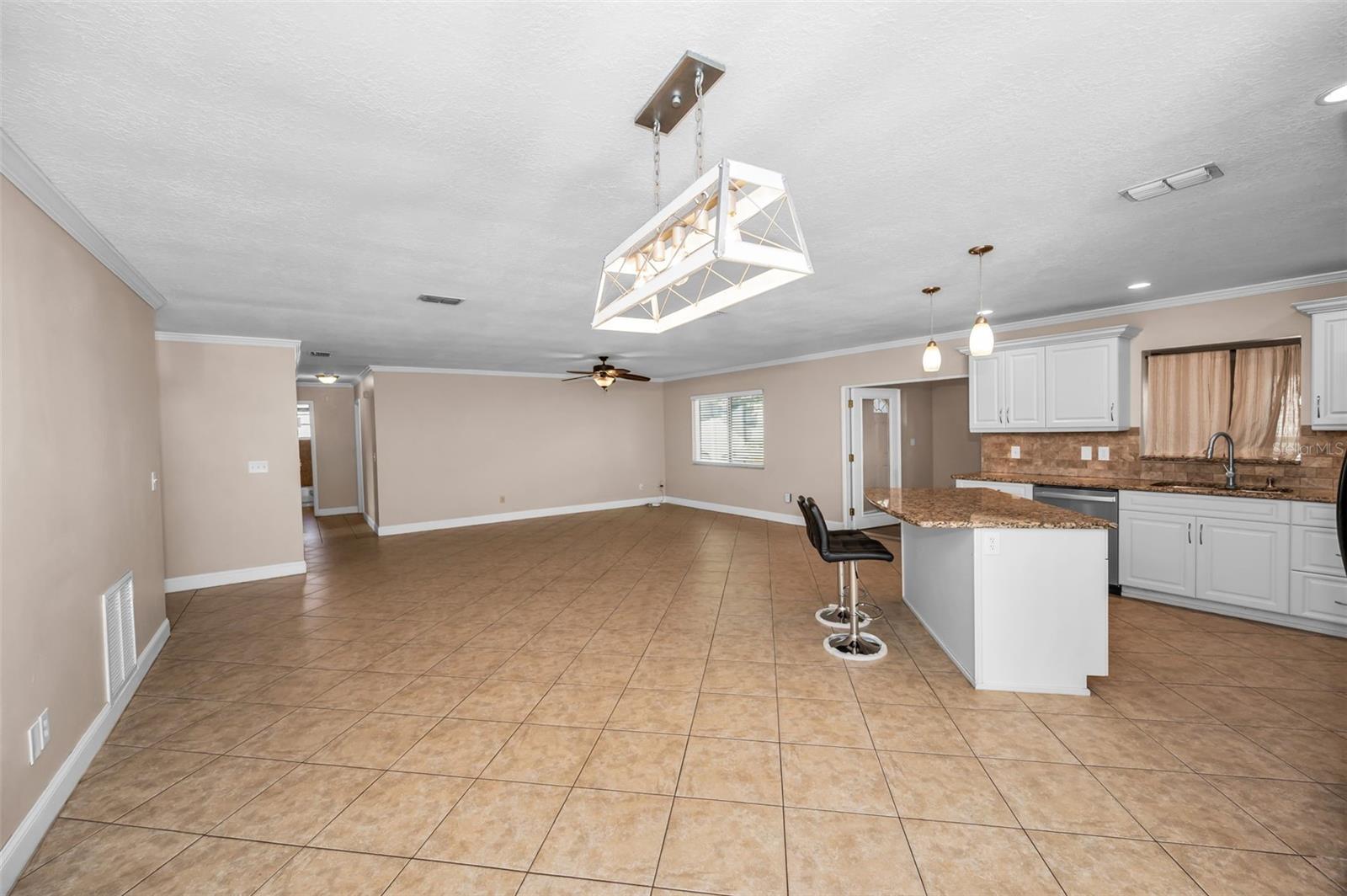 Image 17 of 64 For 2661 Knoll Street E