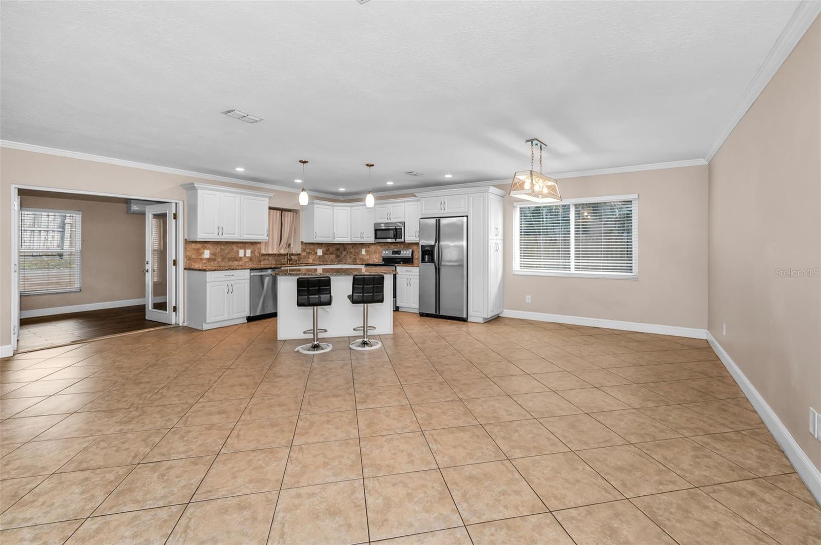 Image 19 of 64 For 2661 Knoll Street E