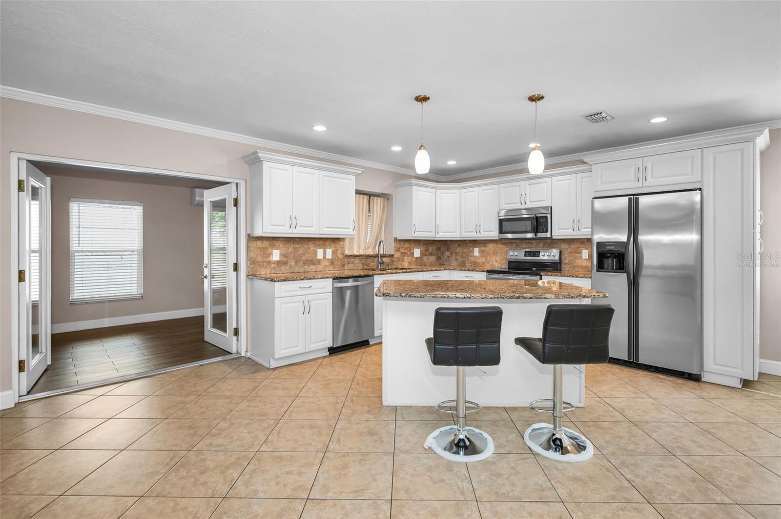Image 20 of 64 For 2661 Knoll Street E