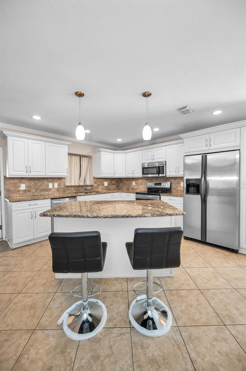 Image 21 of 64 For 2661 Knoll Street E