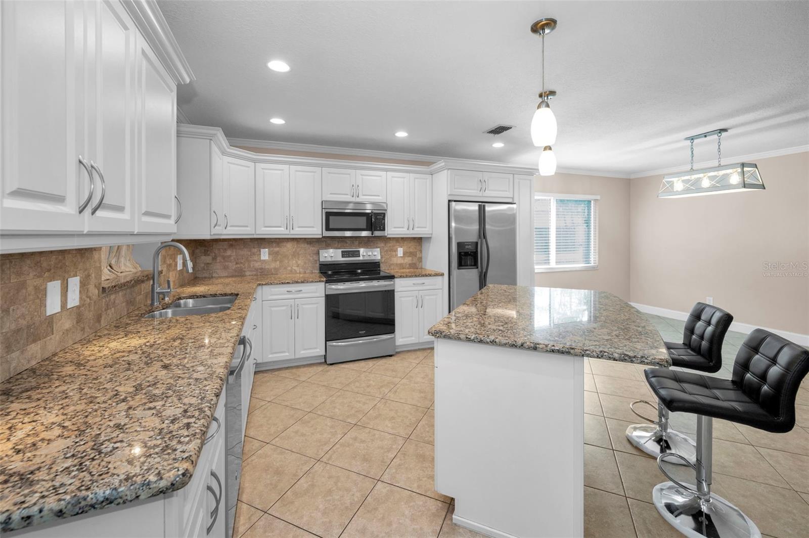 Image 22 of 64 For 2661 Knoll Street E