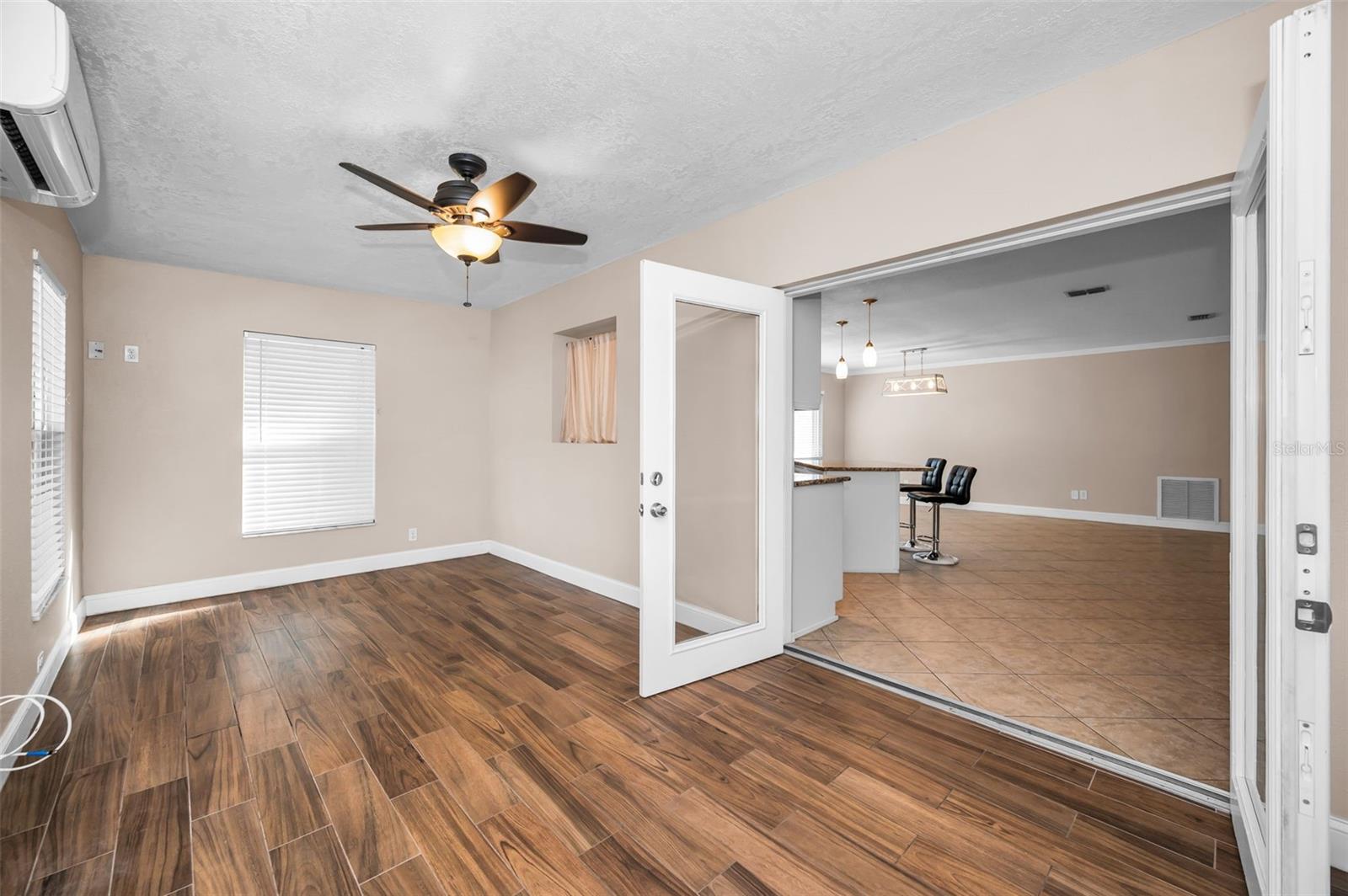 Image 26 of 64 For 2661 Knoll Street E