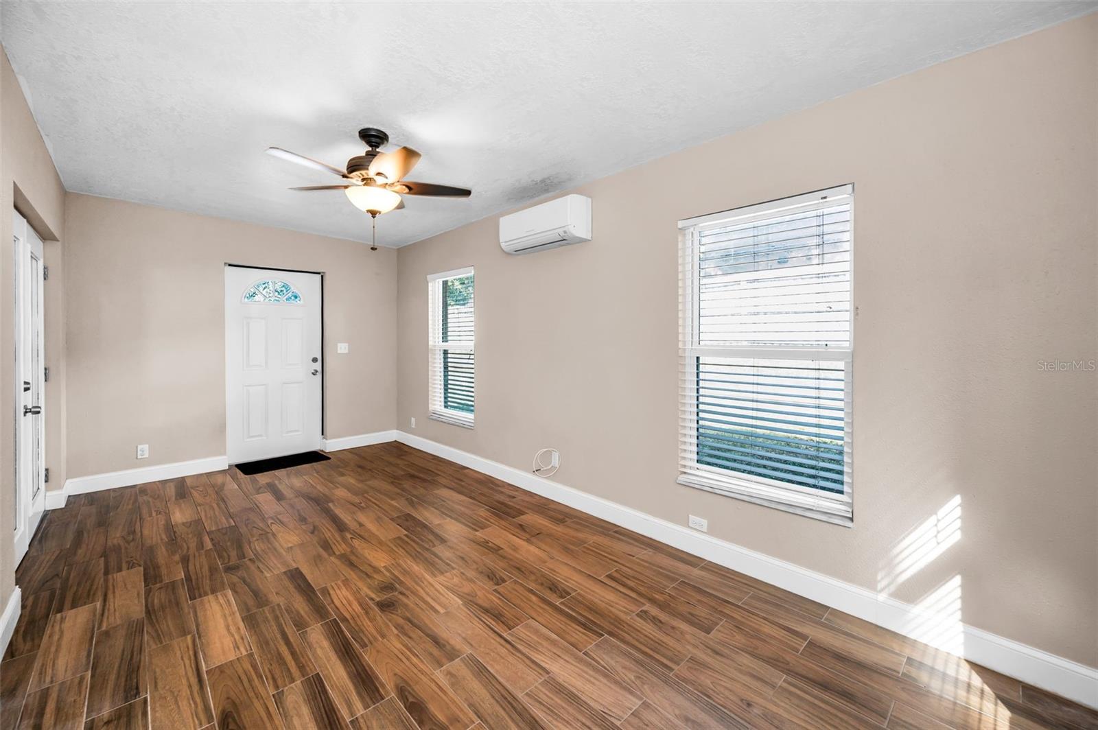Image 30 of 64 For 2661 Knoll Street E