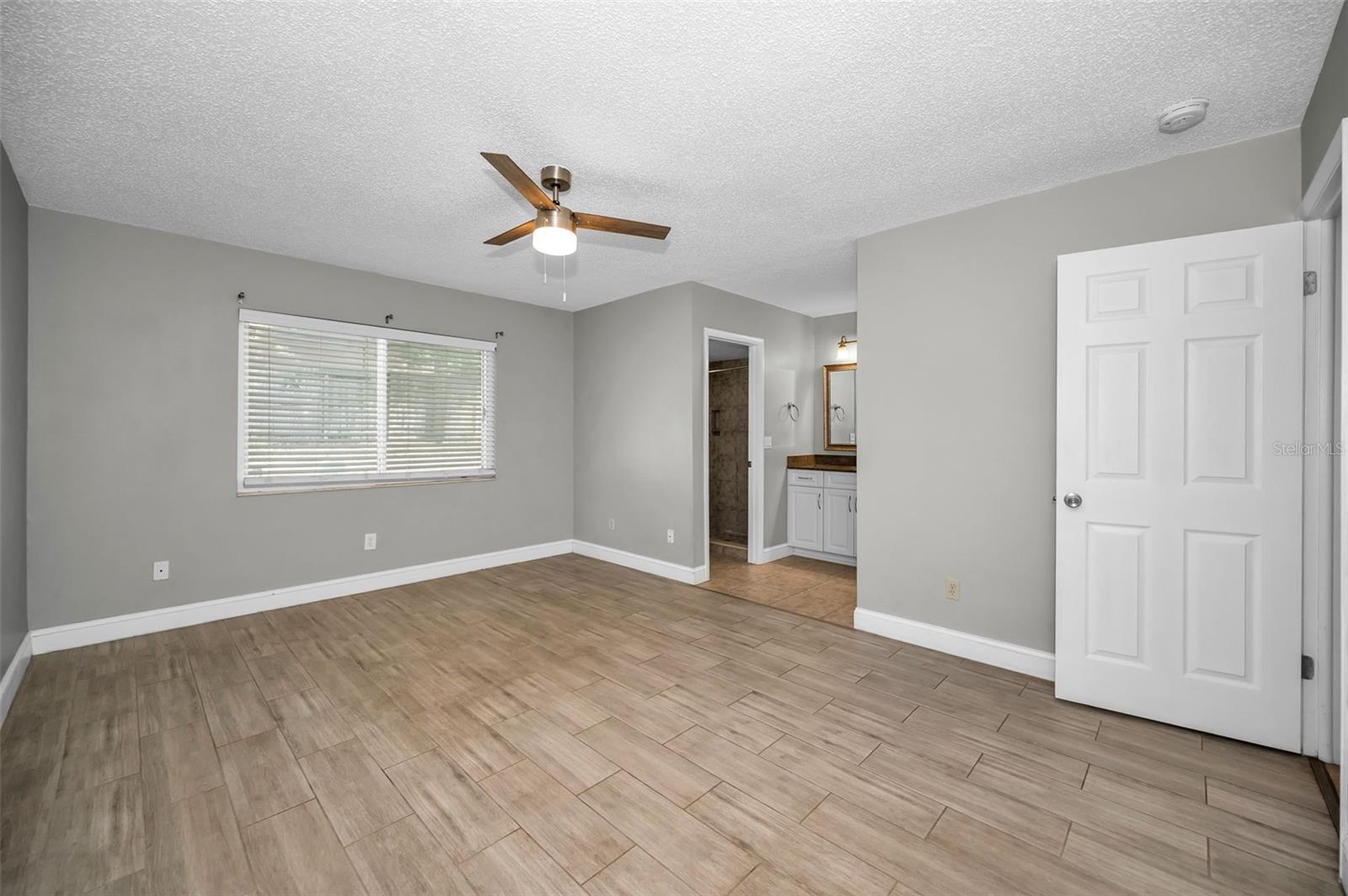 Image 32 of 64 For 2661 Knoll Street E