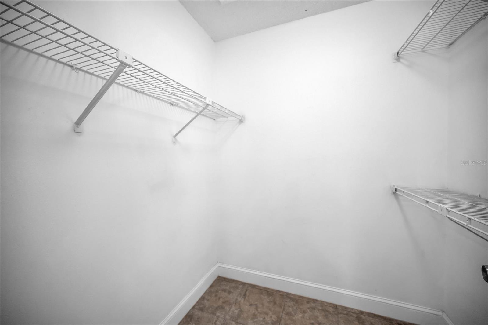 Image 35 of 64 For 2661 Knoll Street E