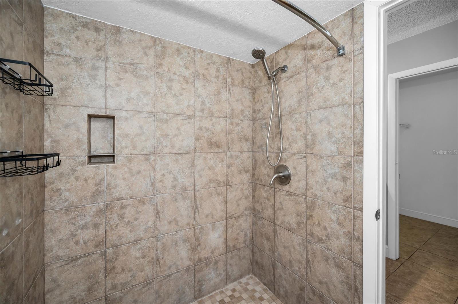 Image 37 of 64 For 2661 Knoll Street E