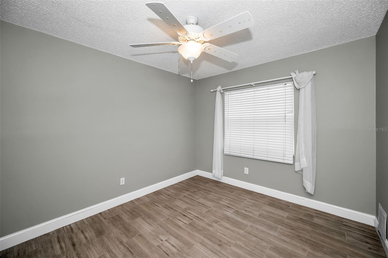 Image 43 of 64 For 2661 Knoll Street E