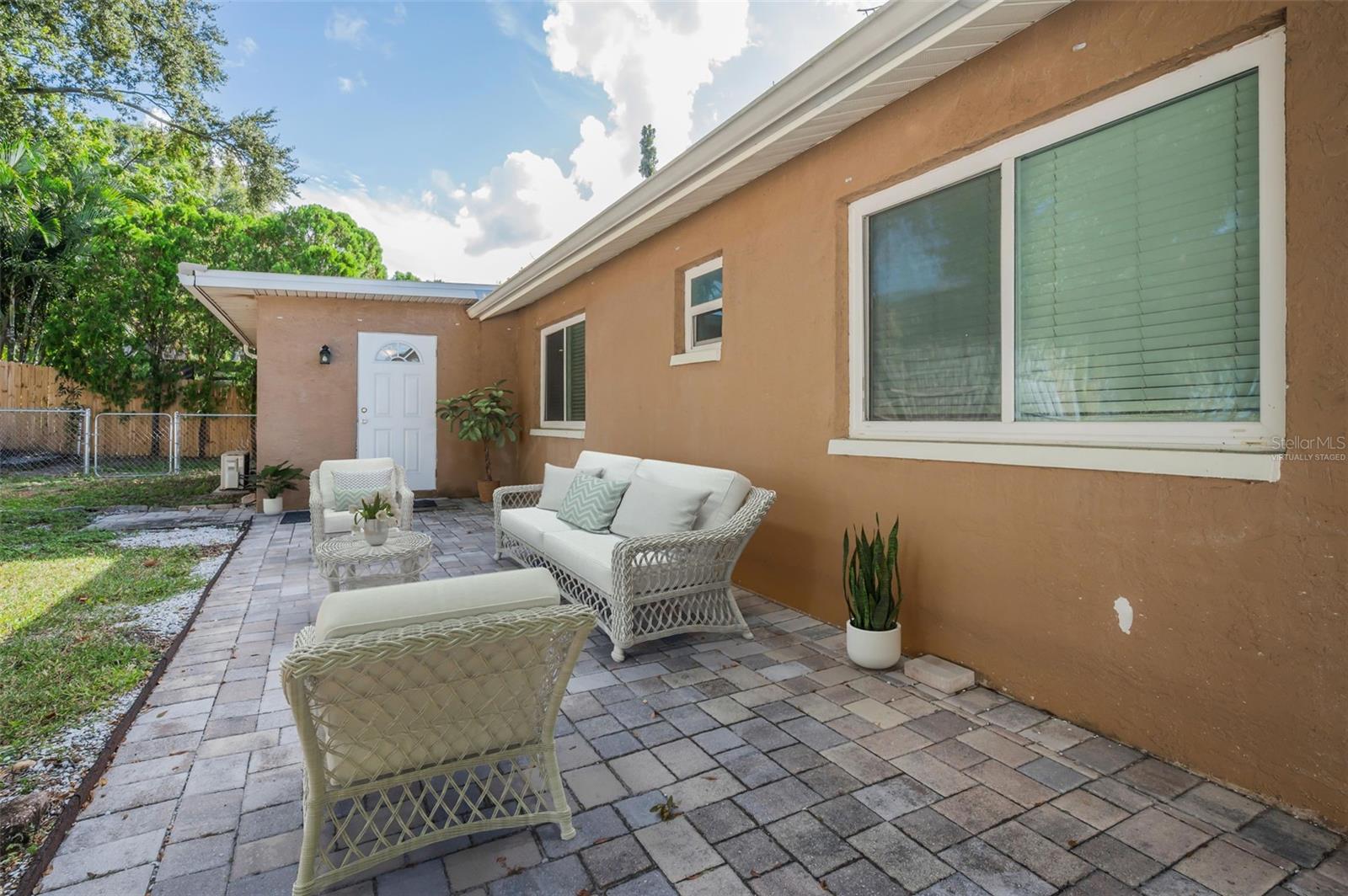 Image 47 of 64 For 2661 Knoll Street E