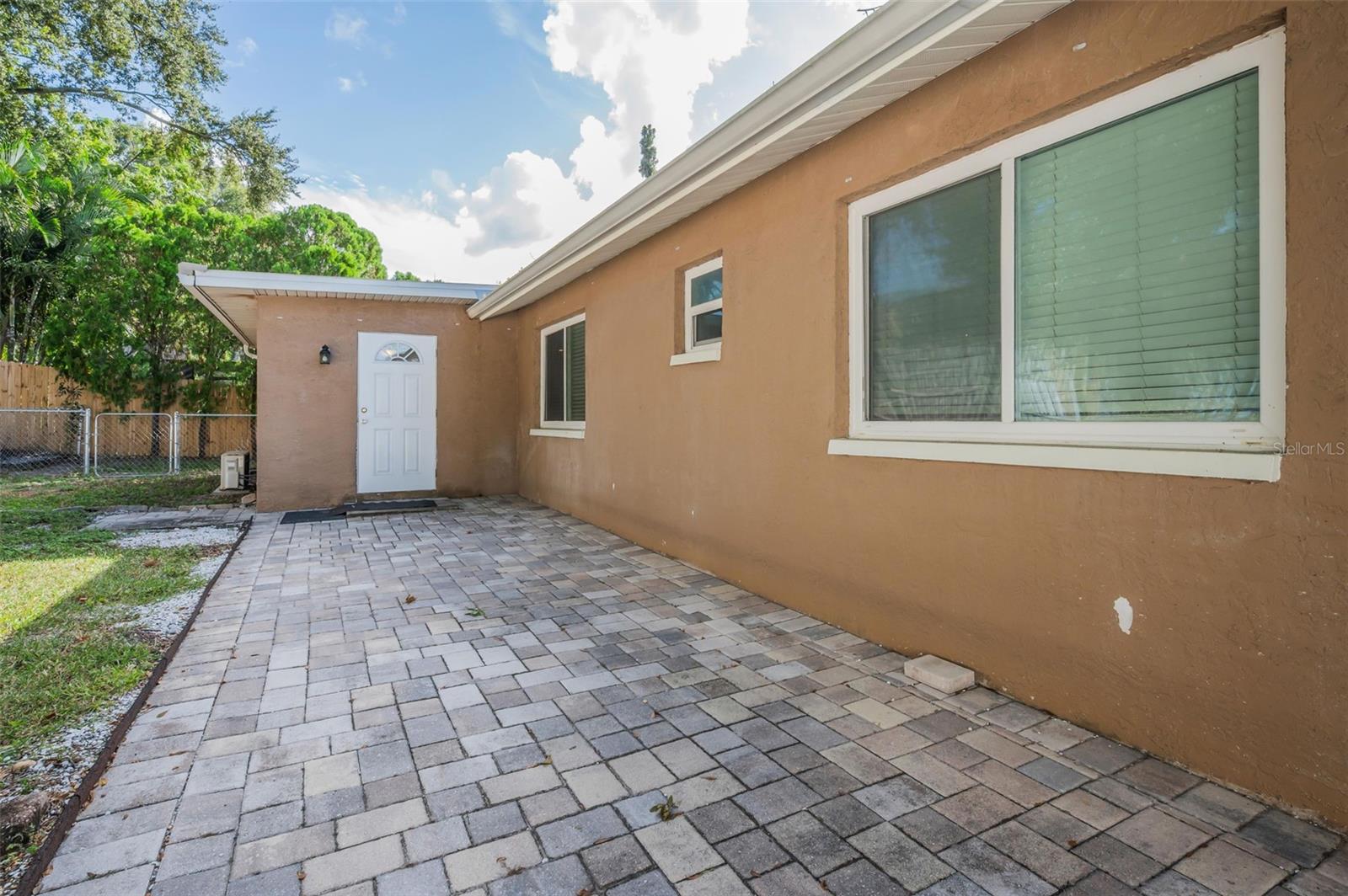 Image 48 of 64 For 2661 Knoll Street E