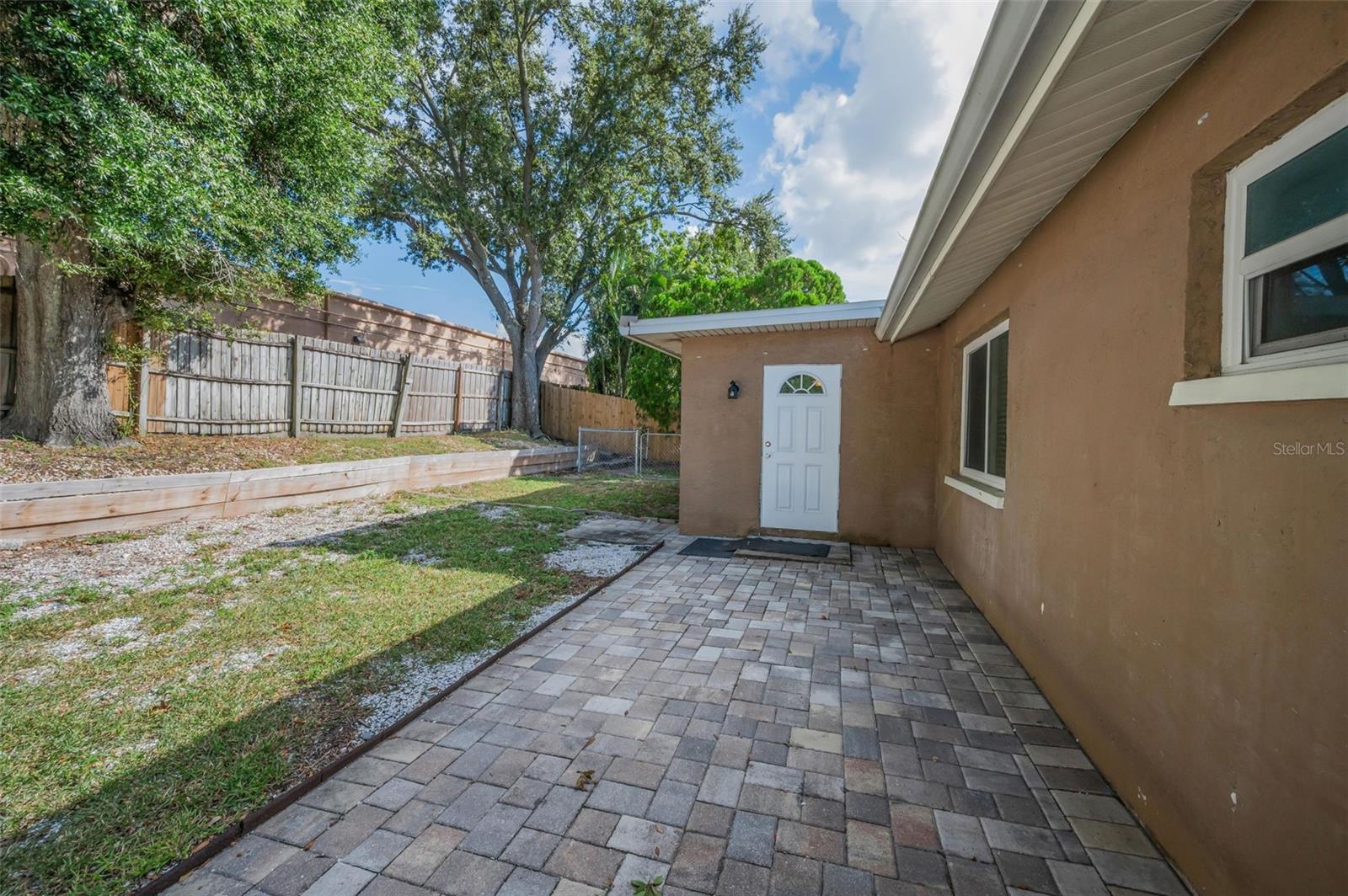 Image 49 of 64 For 2661 Knoll Street E