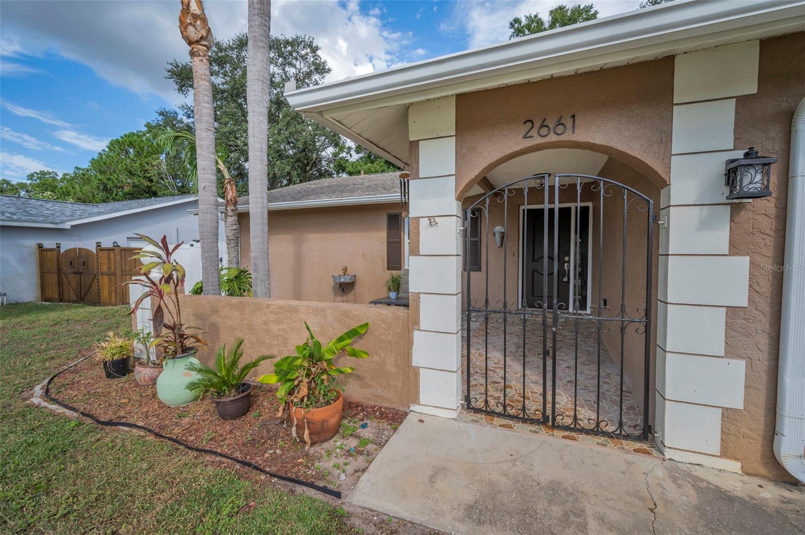 Image 5 of 64 For 2661 Knoll Street E