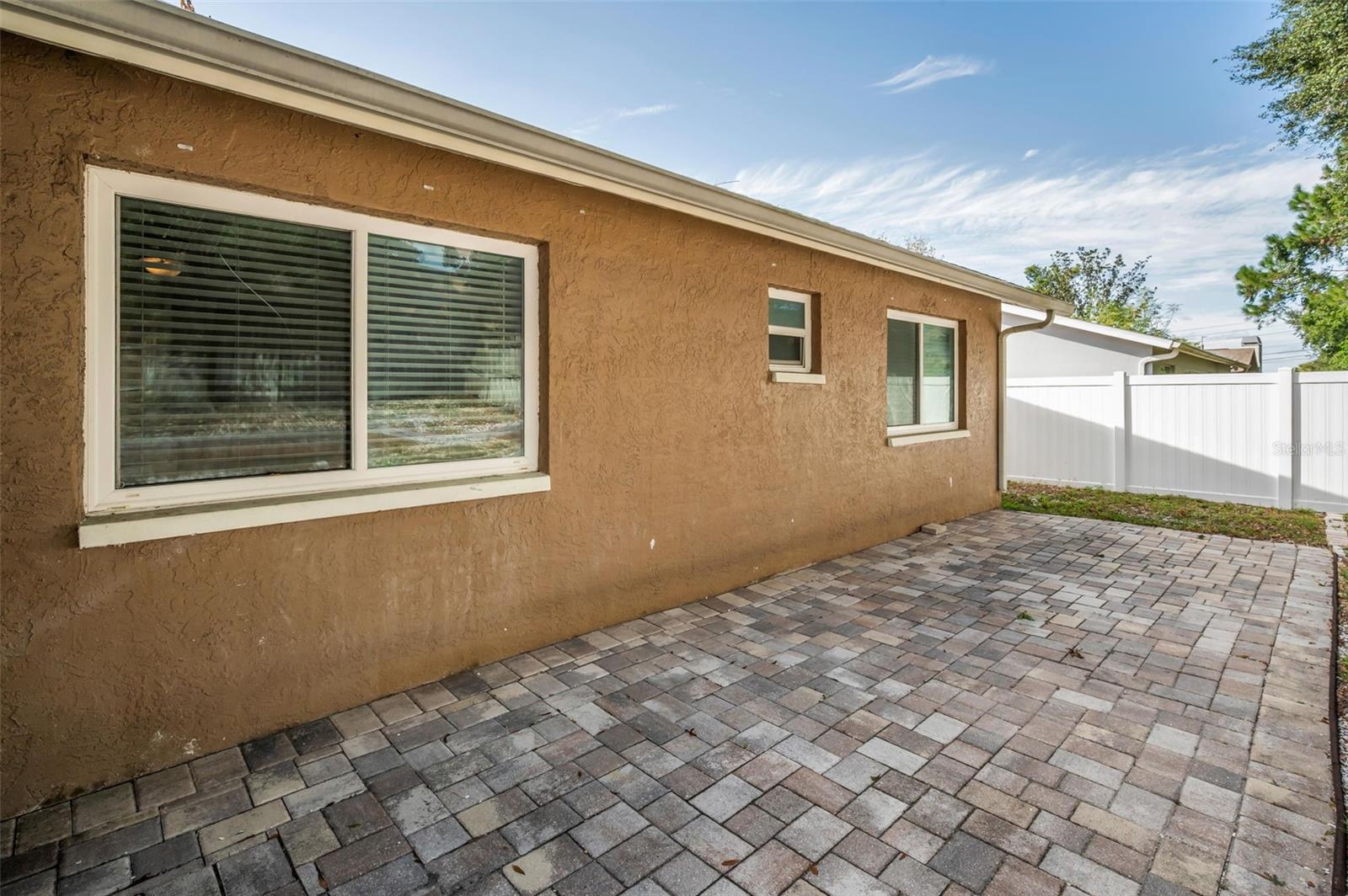 Image 50 of 64 For 2661 Knoll Street E