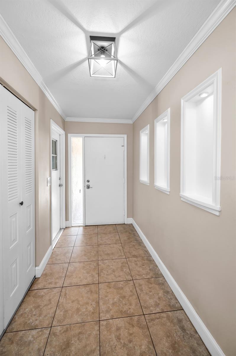 Image 7 of 64 For 2661 Knoll Street E