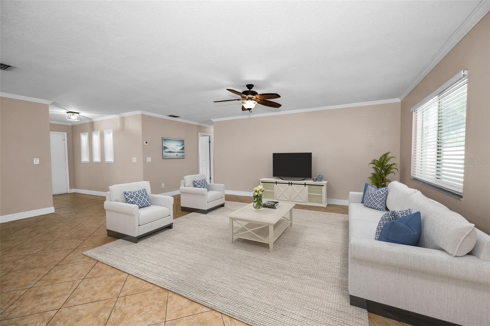 Image 8 of 64 For 2661 Knoll Street E