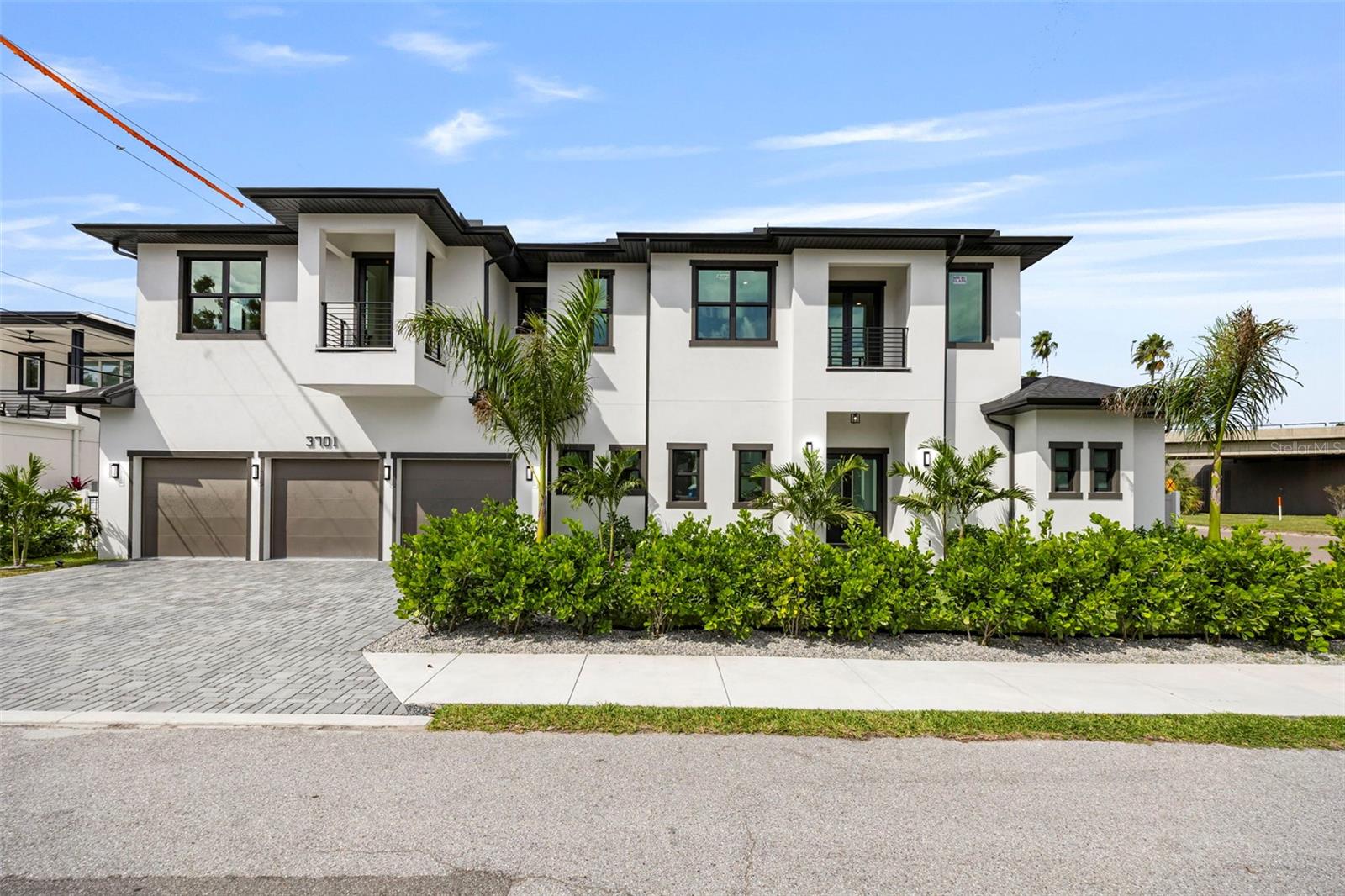 Image 2 of 92 For 3701 Lynwood Avenue