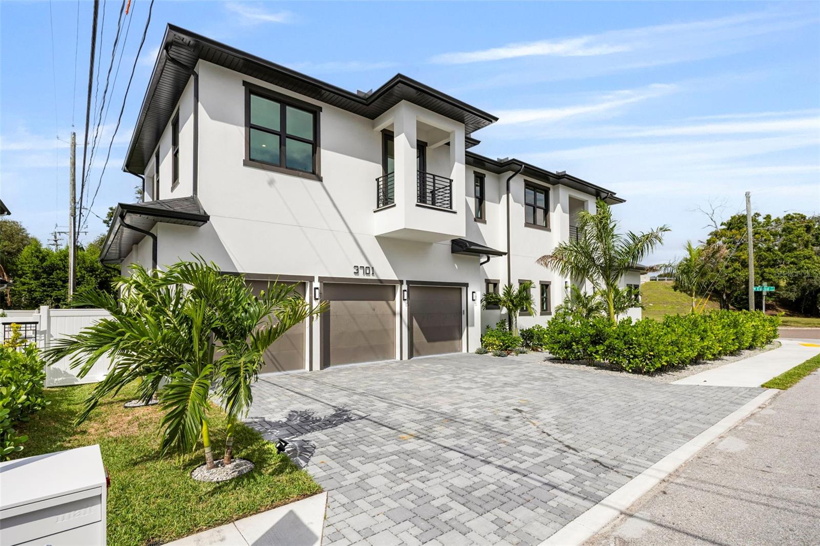 Image 3 of 92 For 3701 Lynwood Avenue