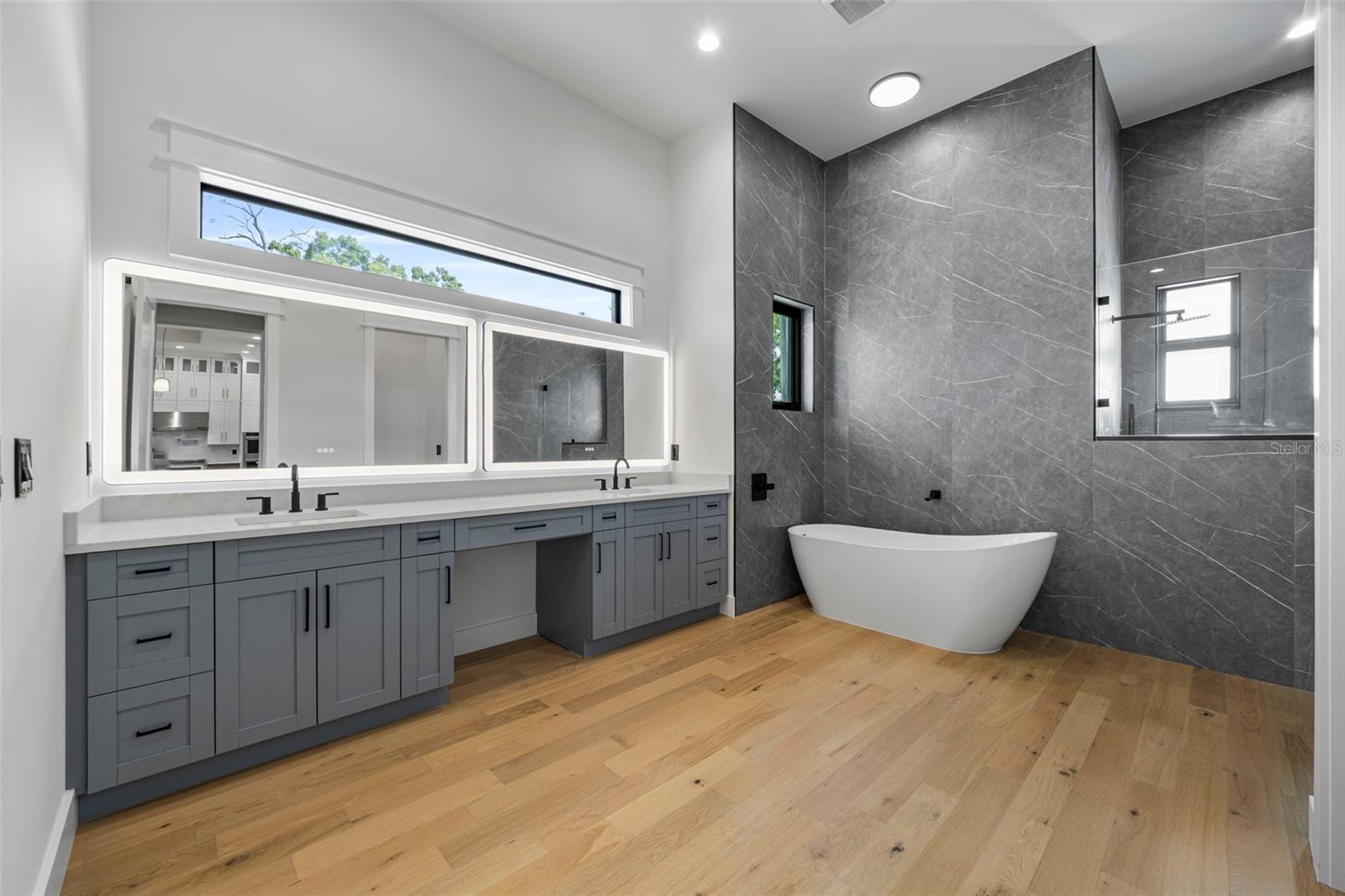 Image 39 of 92 For 3701 Lynwood Avenue